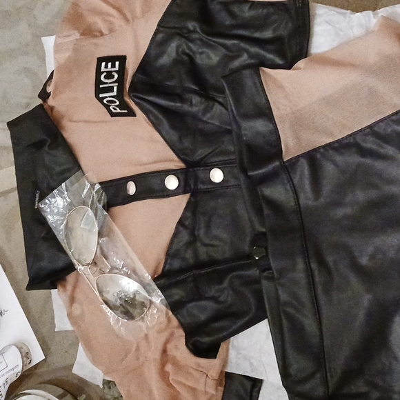 Cop Costume - Picture 2 of 4